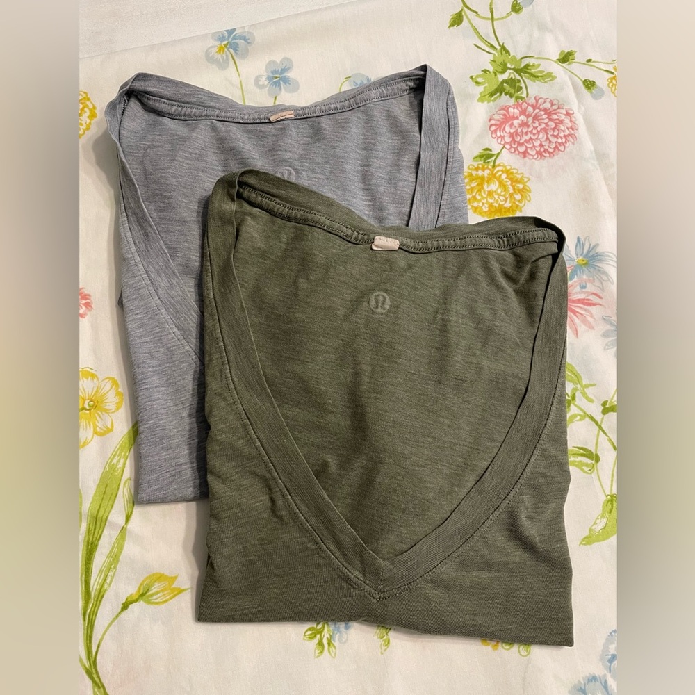 Lululemon v neck t-shirt bundle